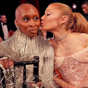 Arianas second lezzie affair.png